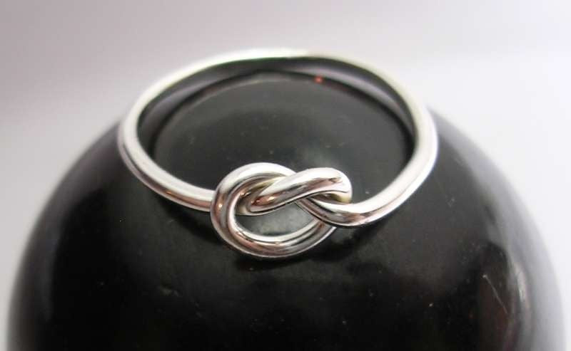 Love Knot Ring in 16 gauge Sterling Silver - Single Celtic Design